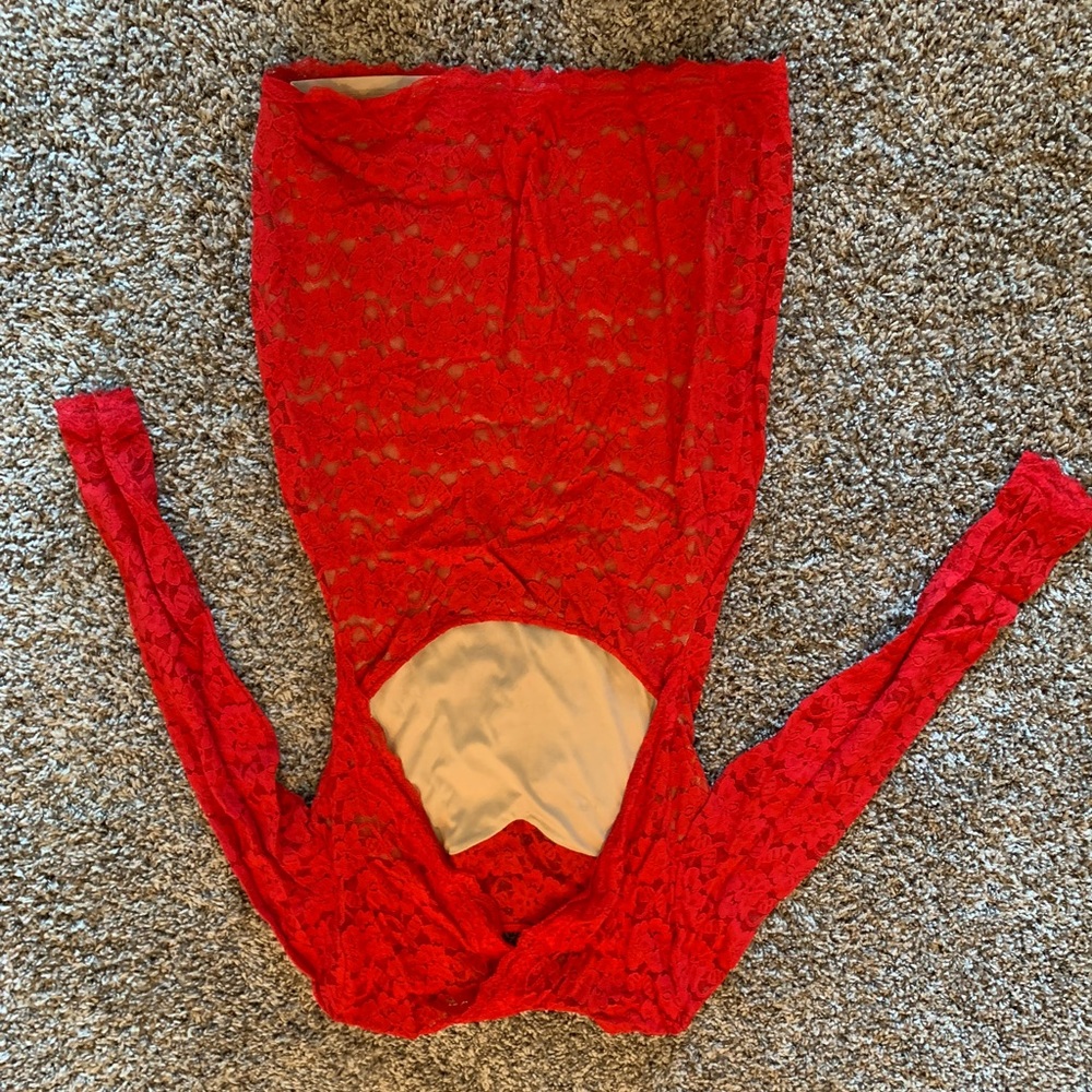 Red dress - Picture 2 of 4
